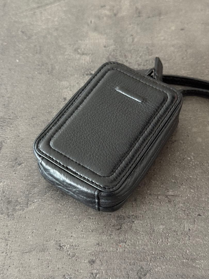 【objcts.io】ストラップ一体型マイクロバッグ