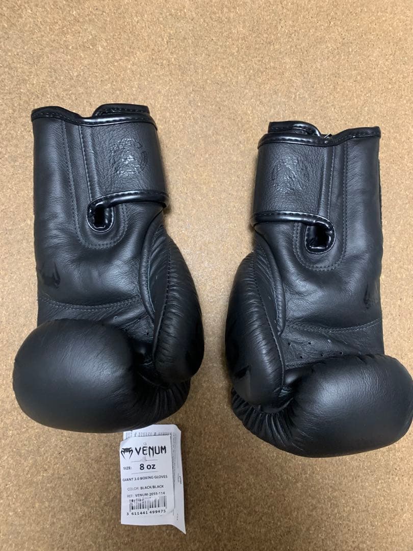 Venum ボクシンググローブ 8 oz ブラック