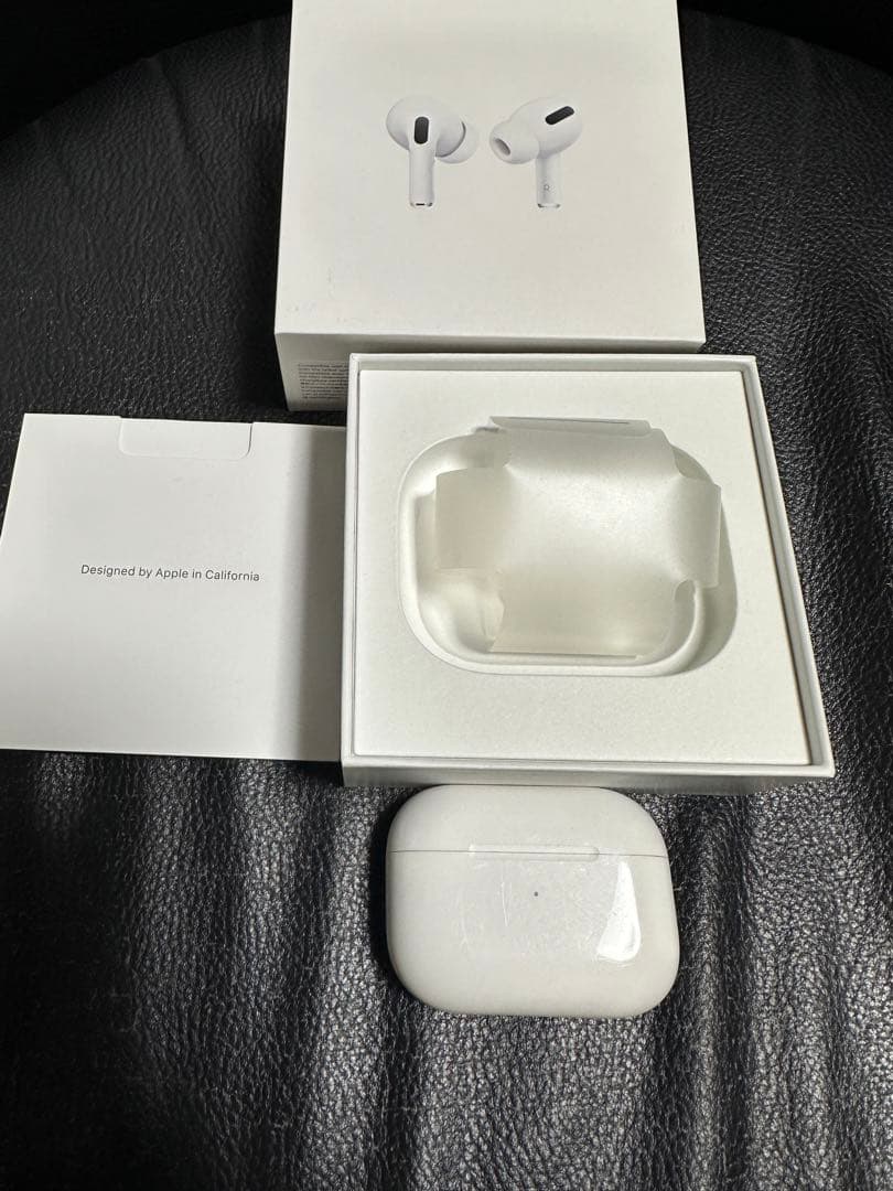 Apple AirPods Pro MWP22J/A中古右耳のみウブロケース付き
