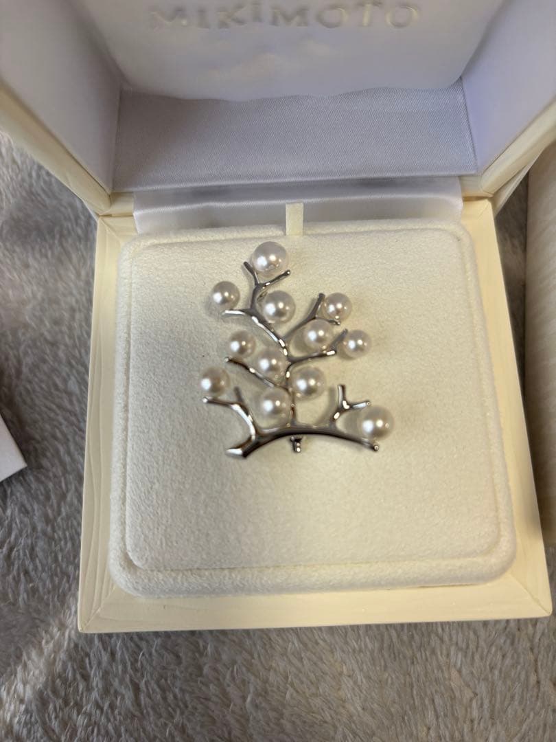 Mikimoto パール付きブローチ 専用ケース付き 〜幸福の木〜