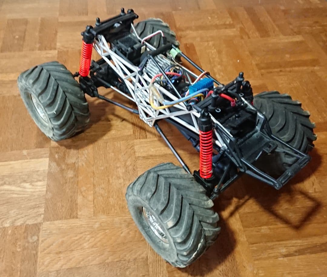 ラジコン ウイリーキング兼クローラーキング