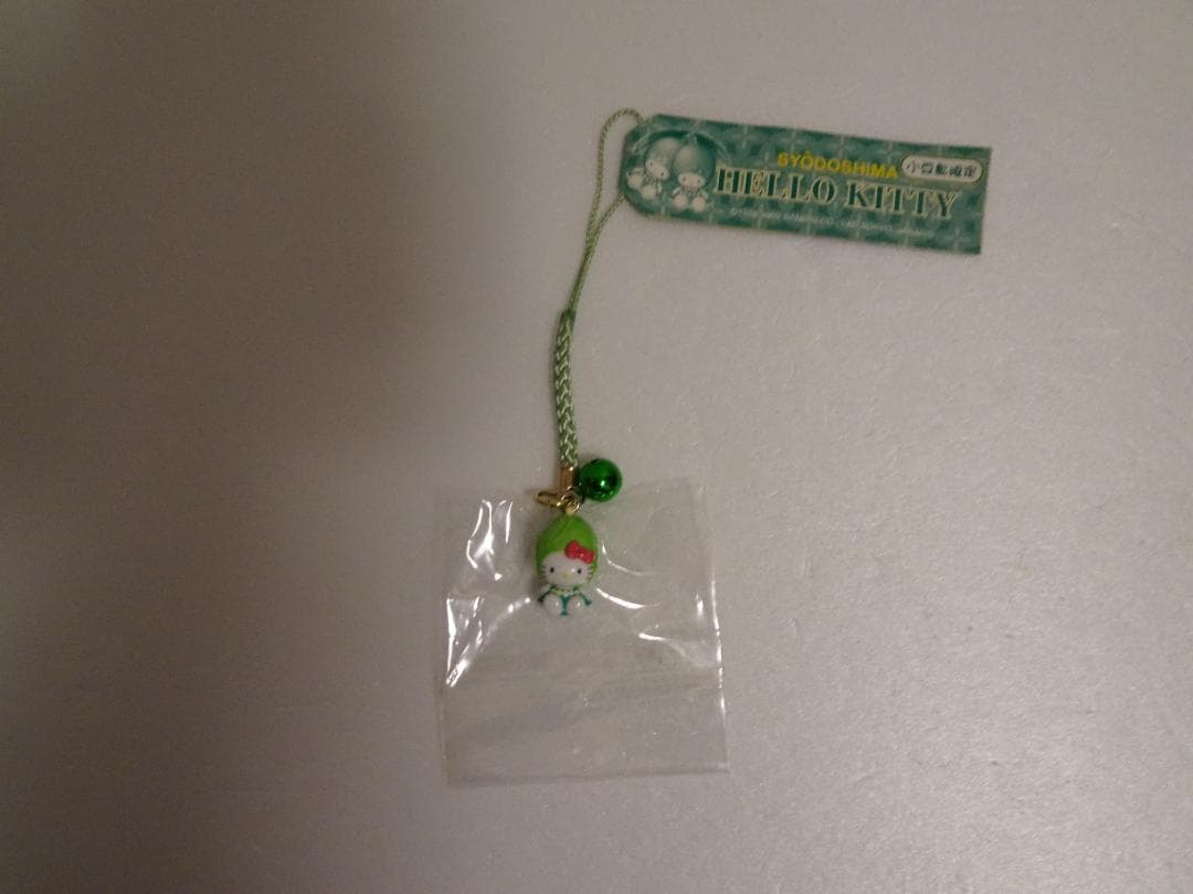 新品、未使用。ご当地限定ハローキティ根付けストラップ16個+中古2個　de-18