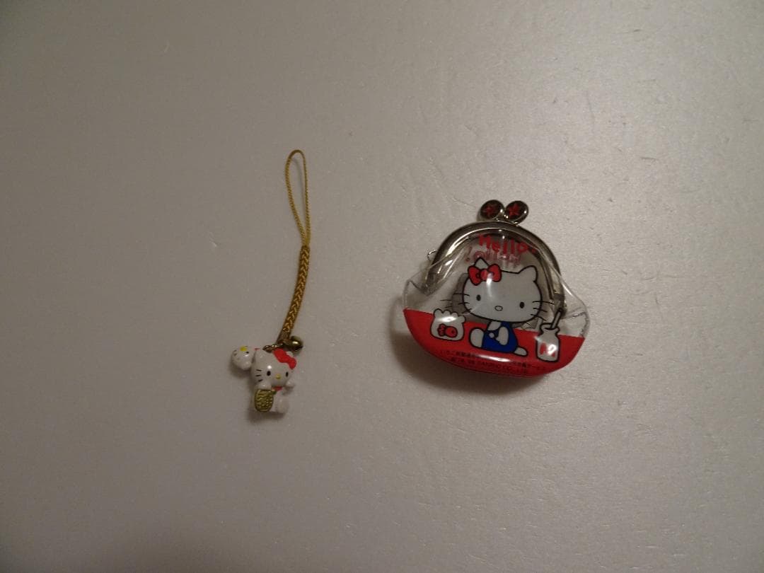 新品、未使用。ご当地限定ハローキティ根付けストラップ16個+中古2個　de-18