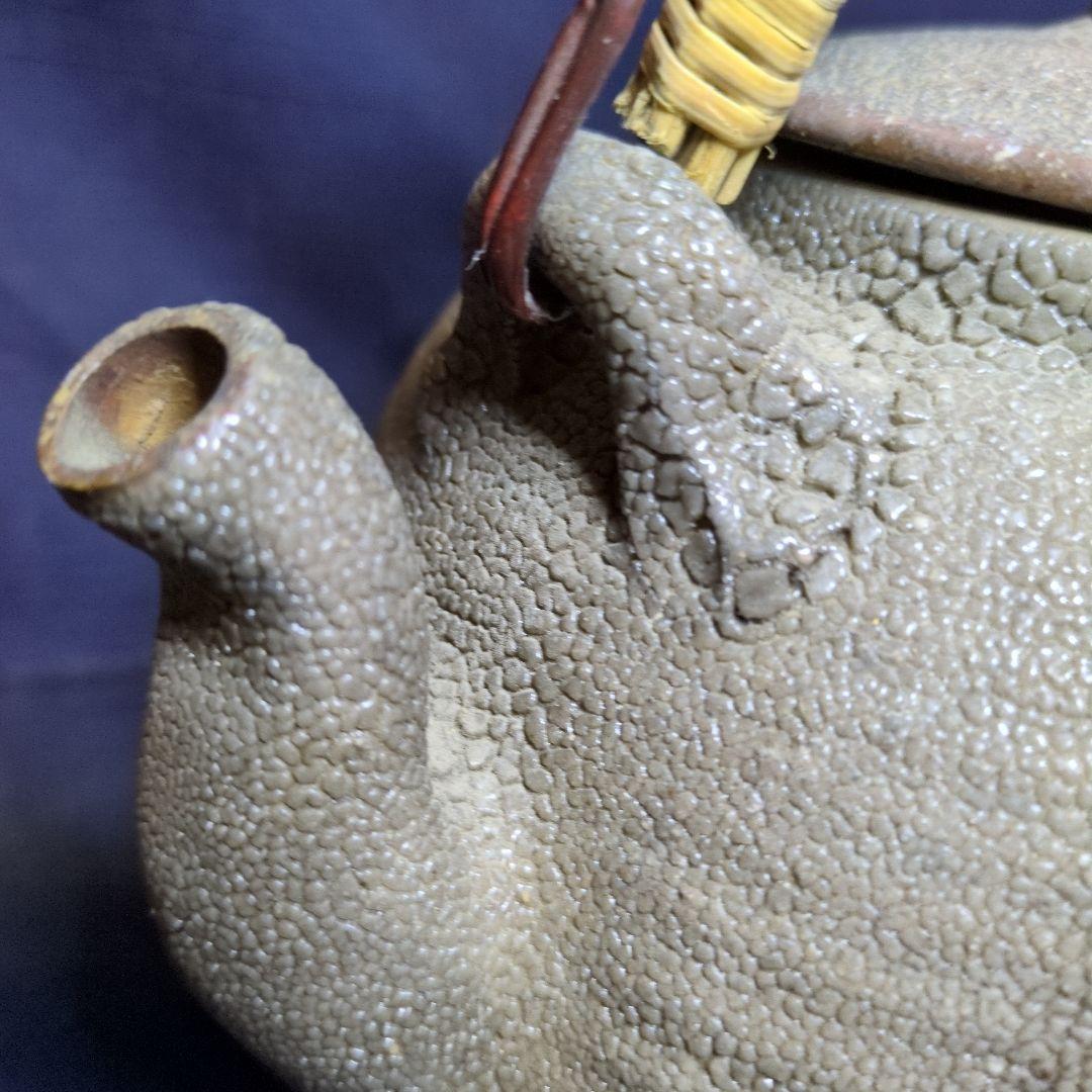 白灰色の陶磁器製茶釜 土瓶竹製持ち手付き骨董(江戸中期)