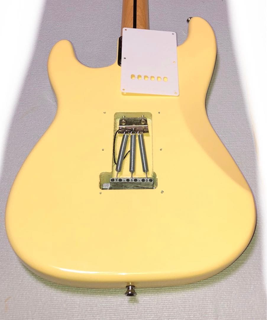 ノーブランド ストラトキャスタータイプ エレキギター (スキャロップ)