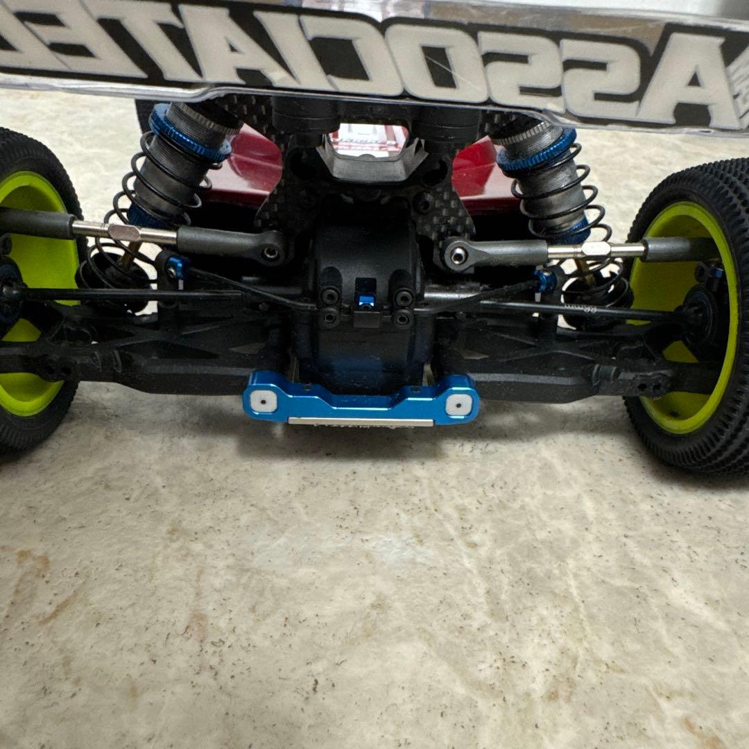 アソシエイテッド RC10 B74.2 CE (組立メカ搭載済み)