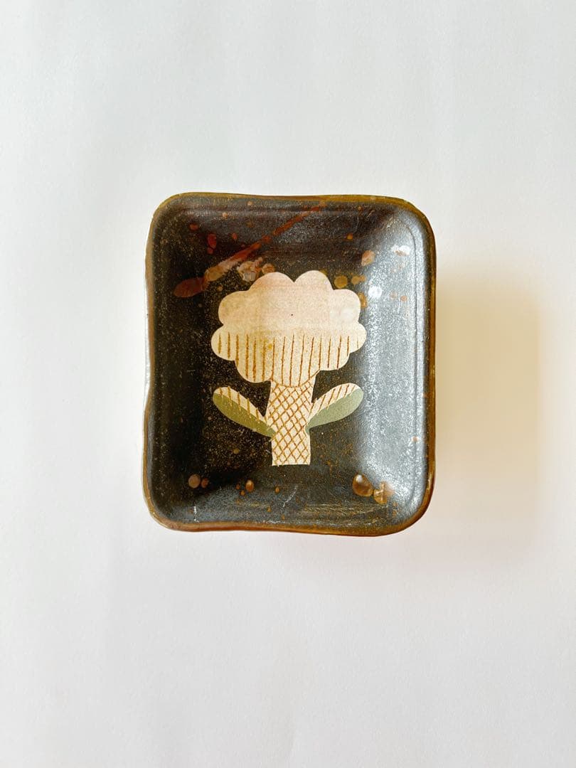 ほ*ゴ様 鹿児島睦　深さのある四角い器