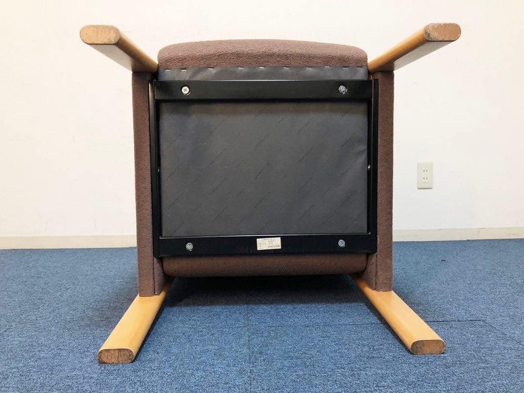 okamura 超高級1人用ソファ 布張りブラウン生地　イージーチェア脚メープル