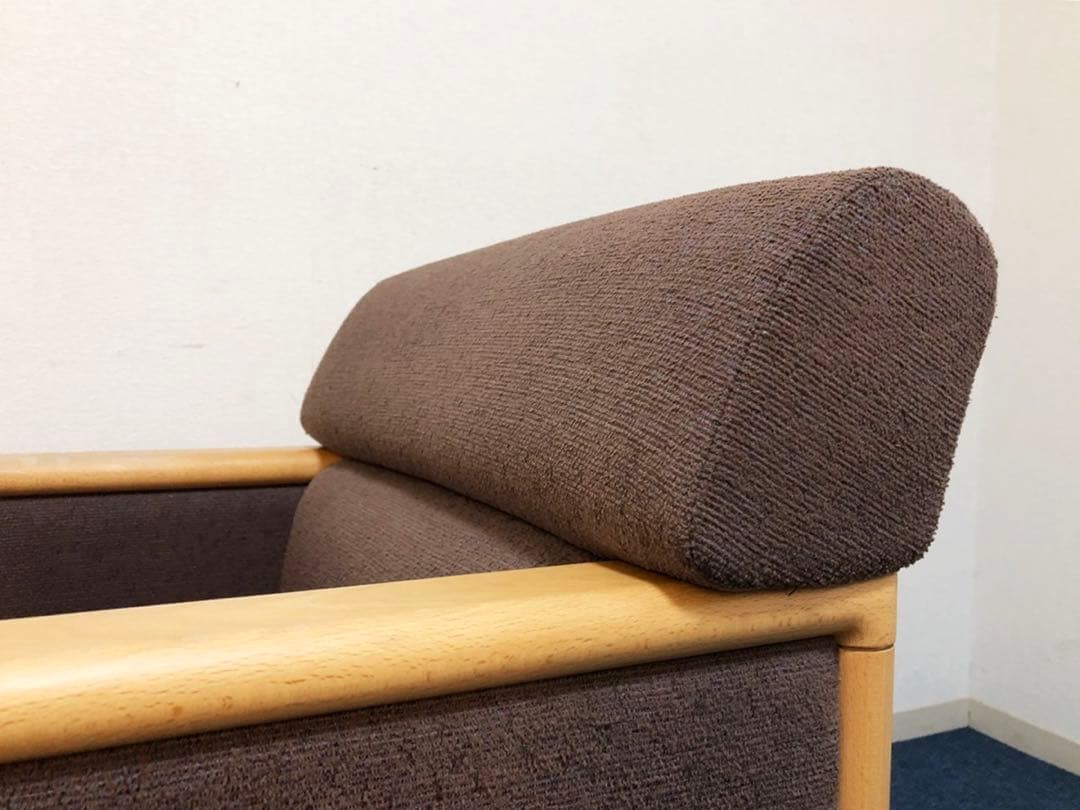 okamura 超高級1人用ソファ 布張りブラウン生地　イージーチェア脚メープル