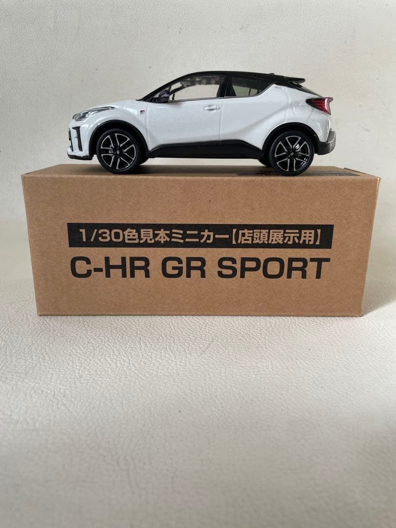 トヨタ C-HR GRスポーツ ⑦ 2NA 黒×ホワイトパールクリスタルシャイン
