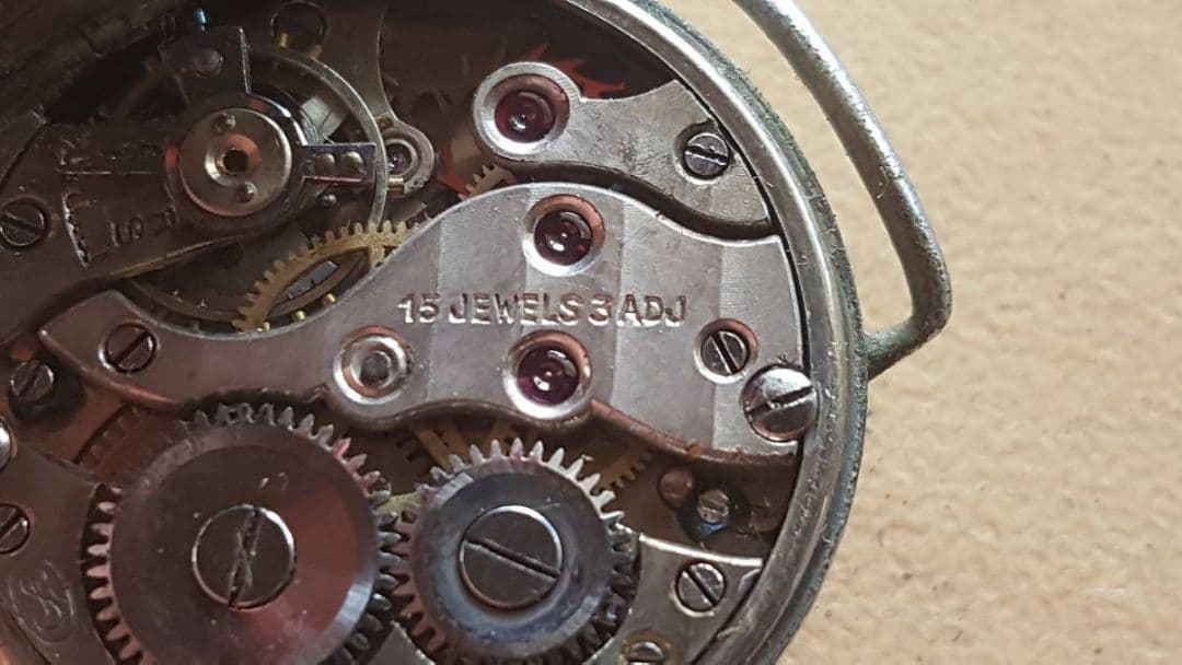 AKa6837　ＳＷＩＳＳ１５ＪＥＷＥＬＳ３ＡＤＪ　ＤＥＡＲ　古い腕時計ジャンク