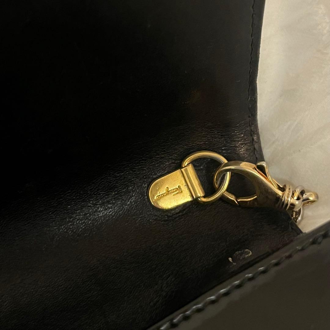 Salvatore Ferragamo フェラガモ ロゴリボン チェーンバック