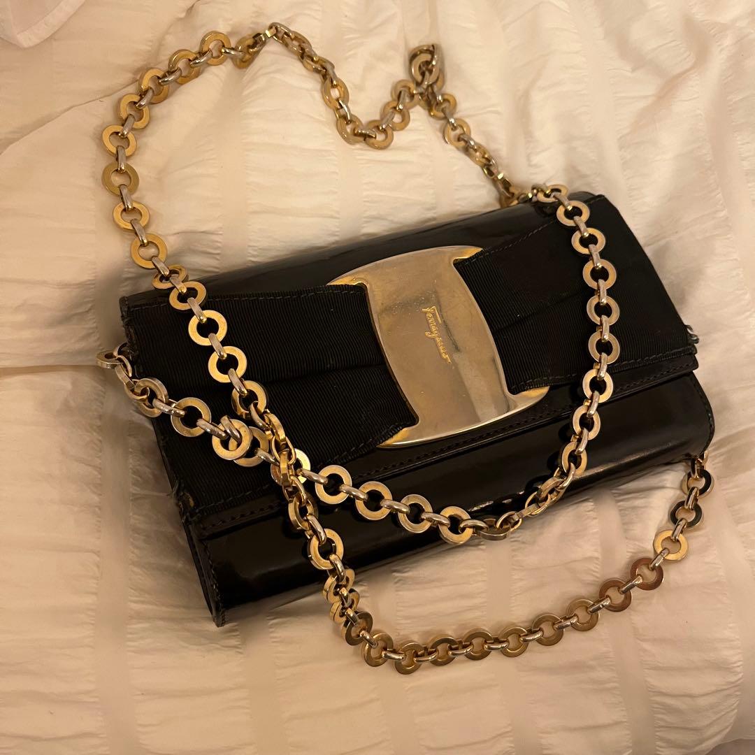Salvatore Ferragamo フェラガモ ロゴリボン チェーンバック
