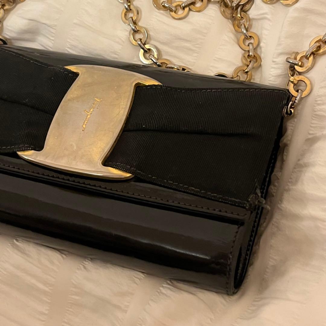 Salvatore Ferragamo フェラガモ ロゴリボン チェーンバック