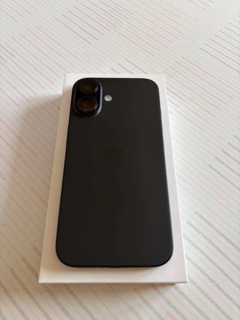 【極美品】iPhone16 SIMフリー 128GB ブラック オマケつき