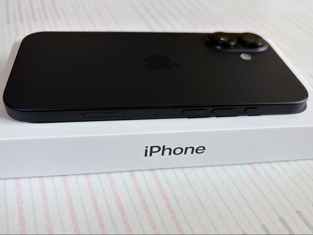 【極美品】iPhone16 SIMフリー 128GB ブラック オマケつき