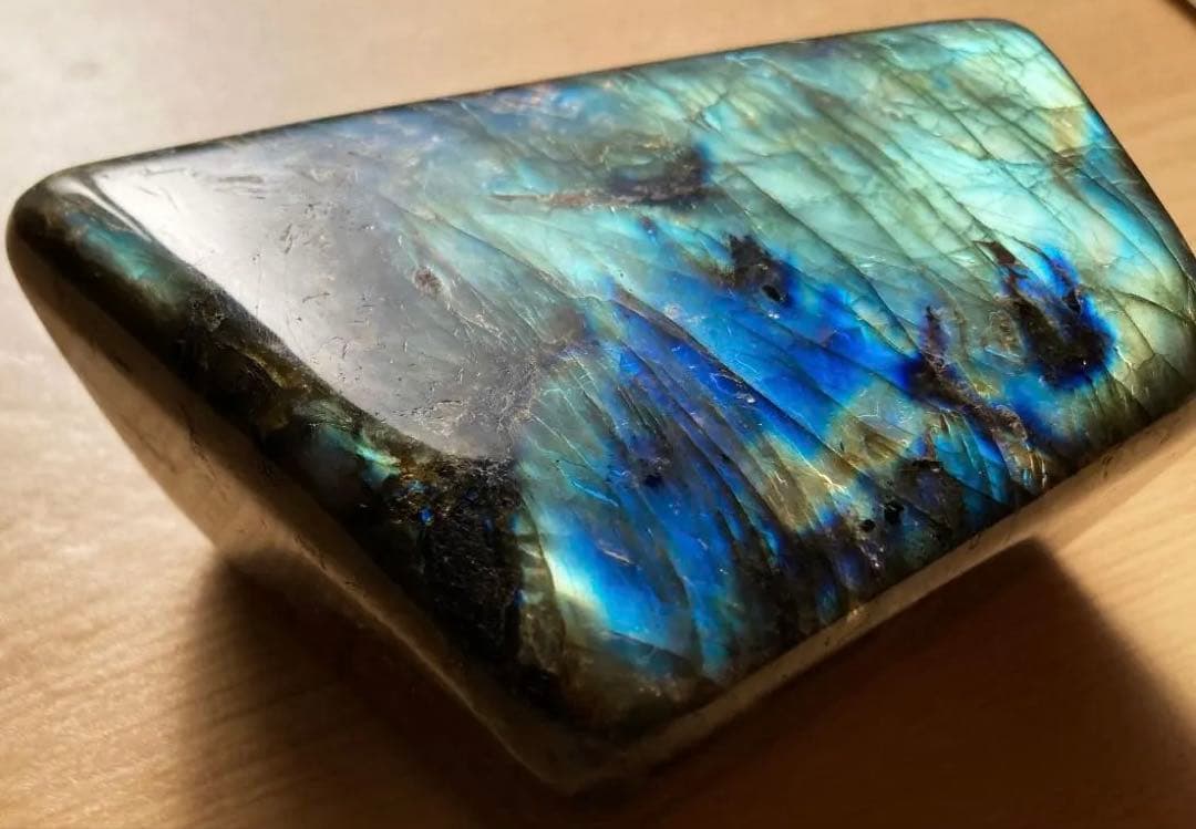 【マジックワーカーの石】ラブラドライト マダガスカル産 924g フリーフォーム