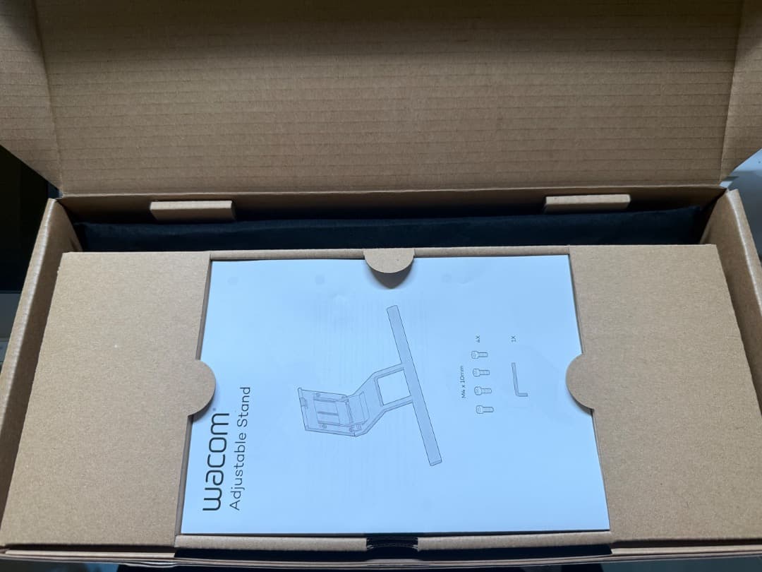 新型 Cintiq 16 (DTK168) + Adjustable Stand