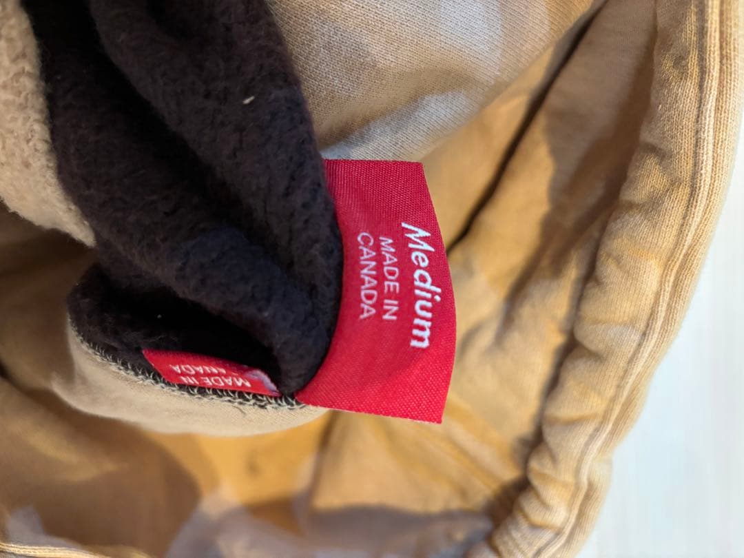 シュプリーム　Sロゴ　コムドット着用モデルカラー