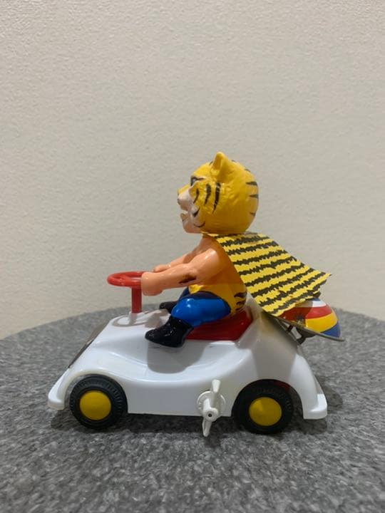 タイガーマスク　自動車