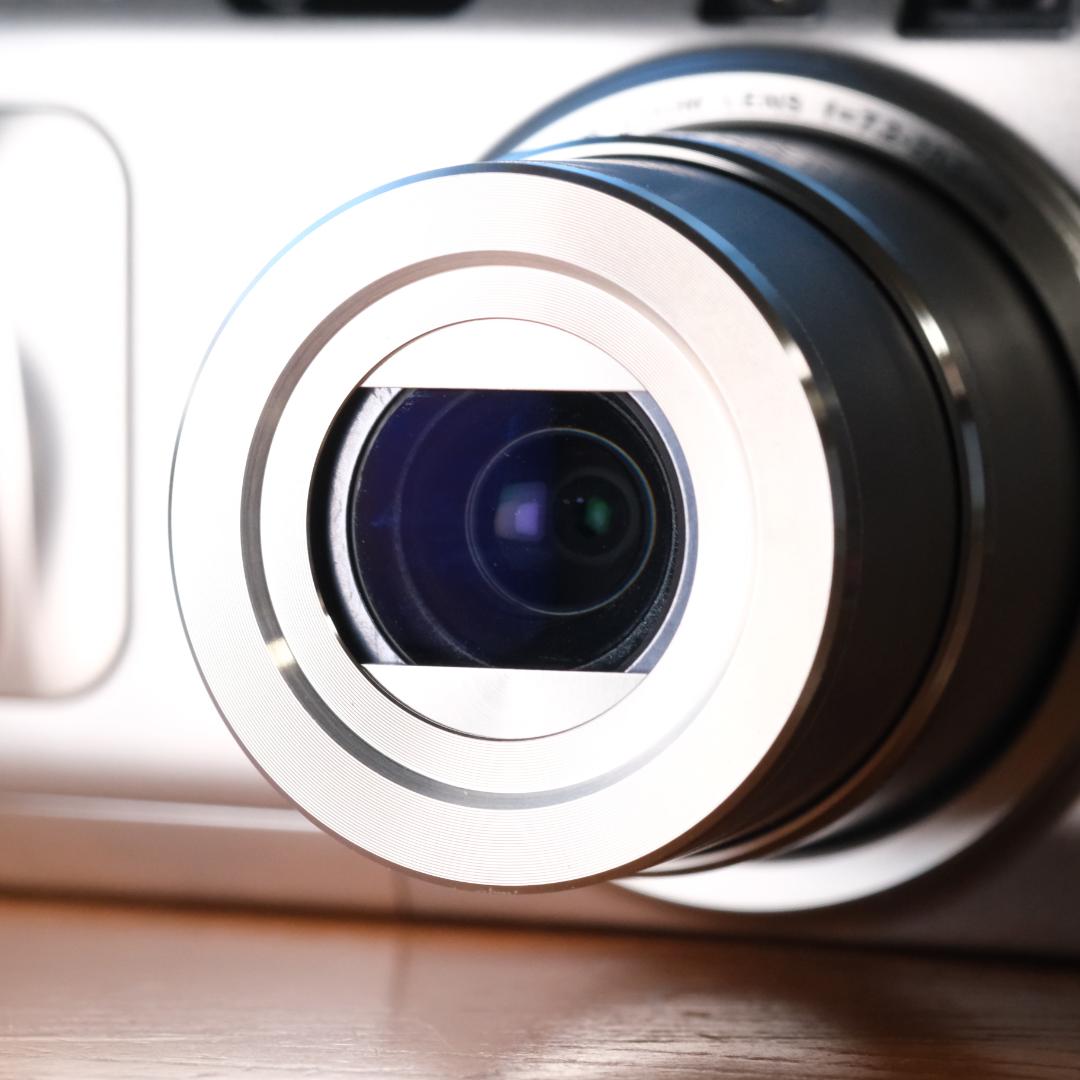 d*7様 FUJIFILM　Finepix　F810　超美　ちょい残念　カードも