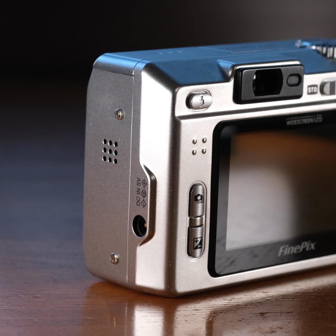 d*7様 FUJIFILM　Finepix　F810　超美　ちょい残念　カードも