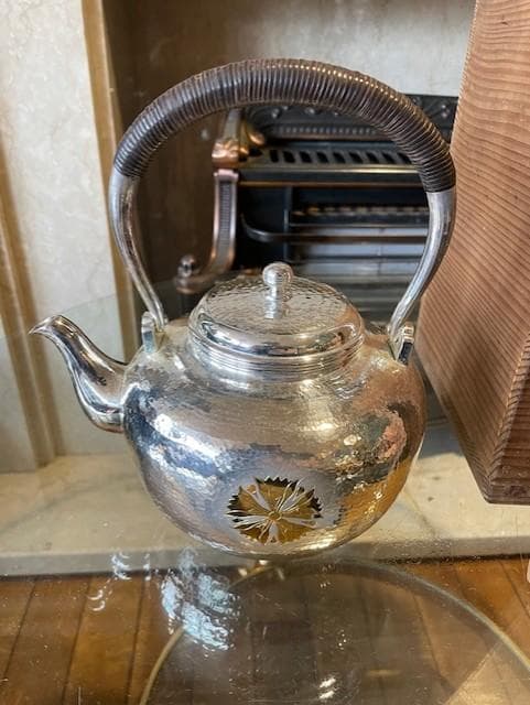 銀製 茶釜 花模様 木箱付き