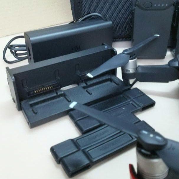 ドローン DJI MAVIC AIR （赤） 専用ケース セット