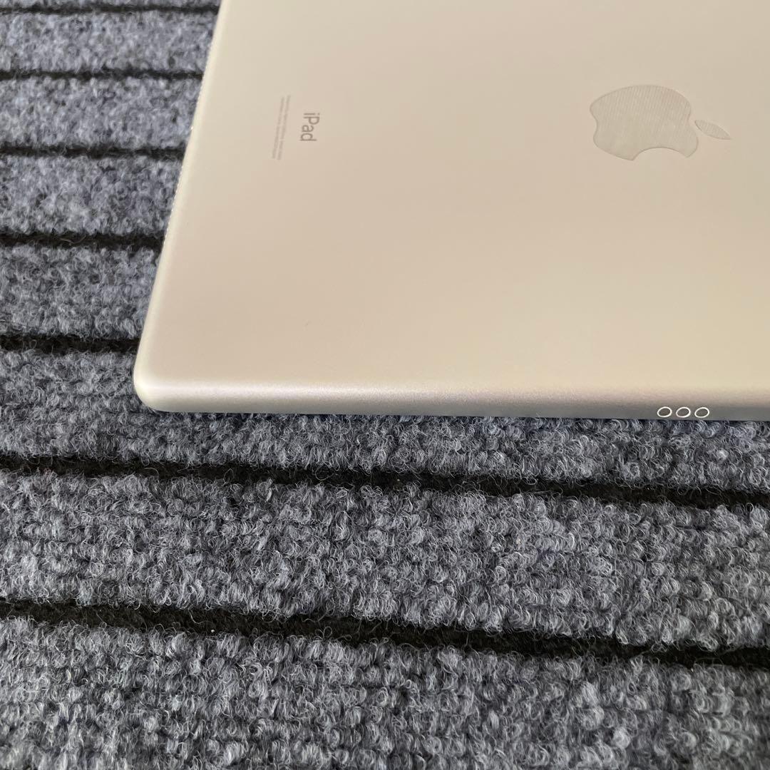 87 iPad 8世代 32GB SIMフリー シルバー