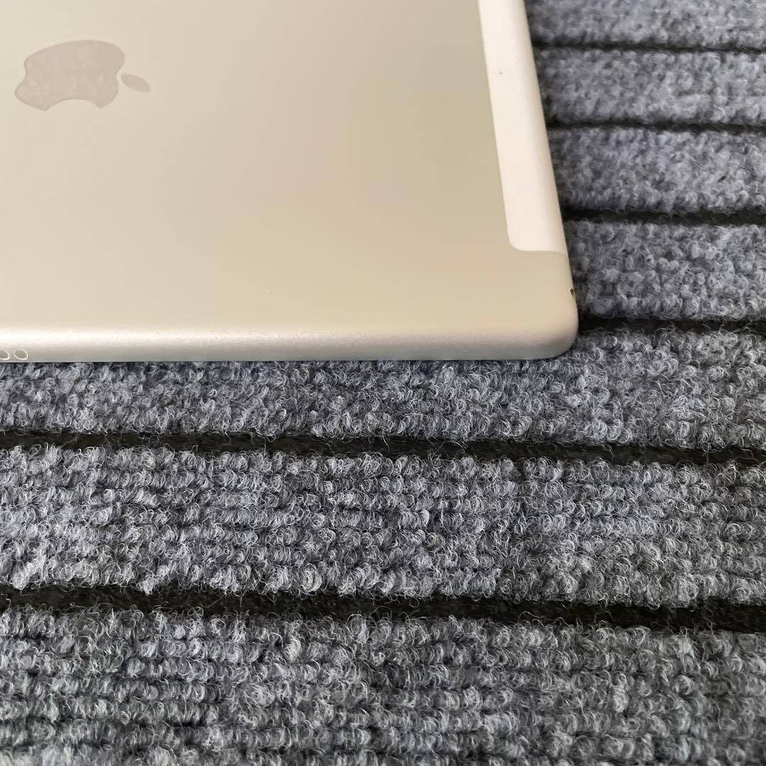 87 iPad 8世代 32GB SIMフリー シルバー
