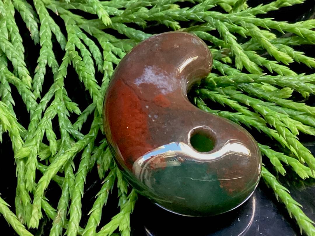 ✳出雲勾玉　1万個に1個しか無いレア勾玉‼️花仙山瑪瑙*芯部位の超極上色彩　鑑別書