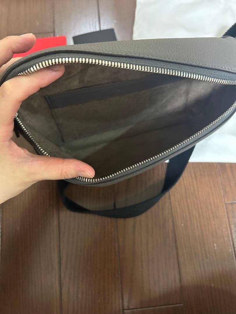 BONAVENTURA グレー レザー クロスボディバッグ