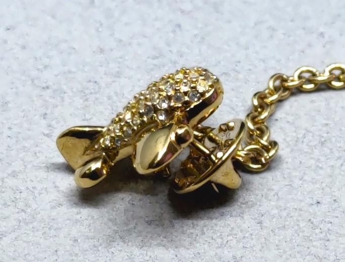 Burberrys　バーバリー　くま　ベア　飛行機　ピンバッジ　40371