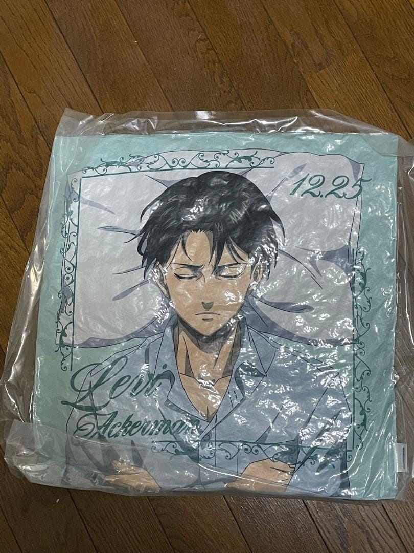 進撃の巨人　おやすみ調査兵団　リヴァイ クッション