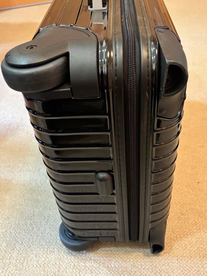 リモア サルサ 32リットル 2輪　日帰り〜1泊向けキャリーケース 中古品