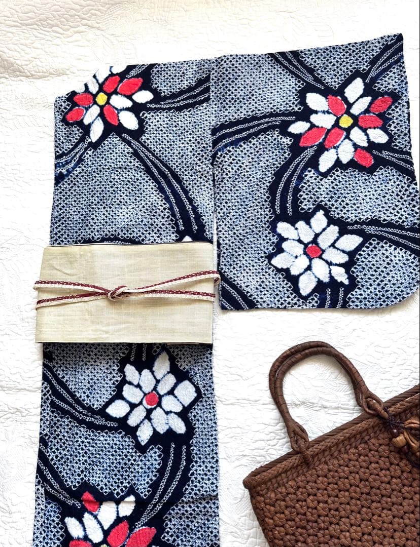 粋な大人の浴衣 ◆ 有松絞り 舞花文 モダンな柄いき