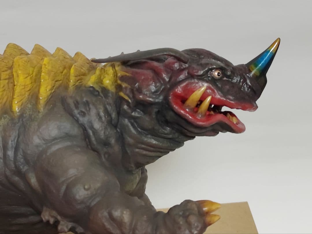 ビリケン商会「ネロンガ」リアルモデルキットシリーズ完成品　角透明化