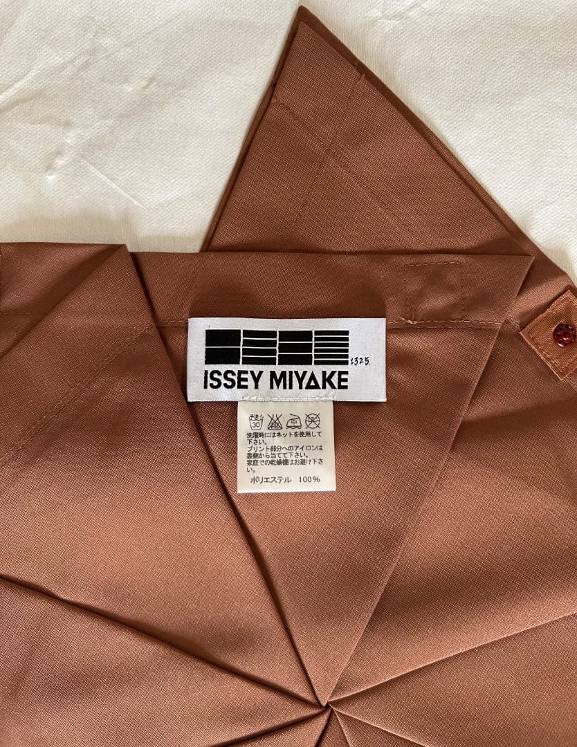 132 5.イッセイミヤケ おりがみ タンクトップ 立体デザイン