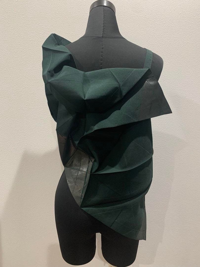 132 5.イッセイミヤケ おりがみ タンクトップ 立体デザイン