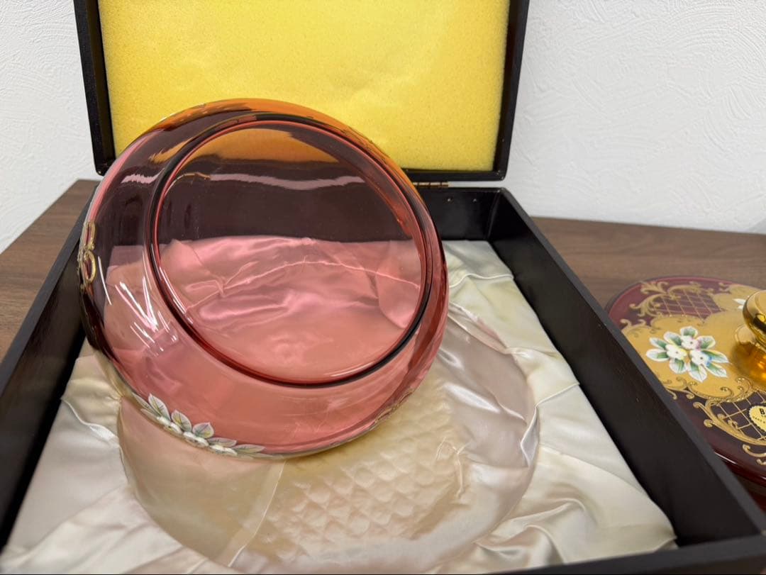 ボヘミアガラス 蓋付きボウル 金彩 木箱付き