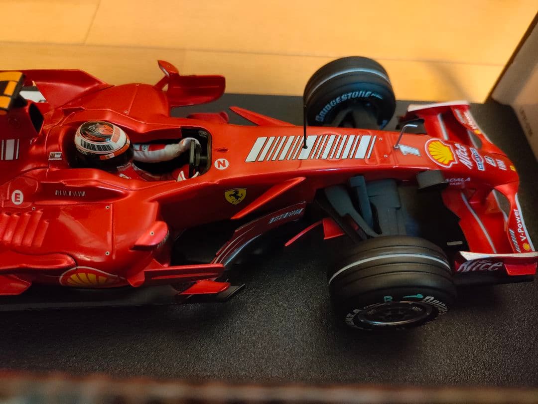 F1　フェラーリF2008 1/18キミ・ライコネン