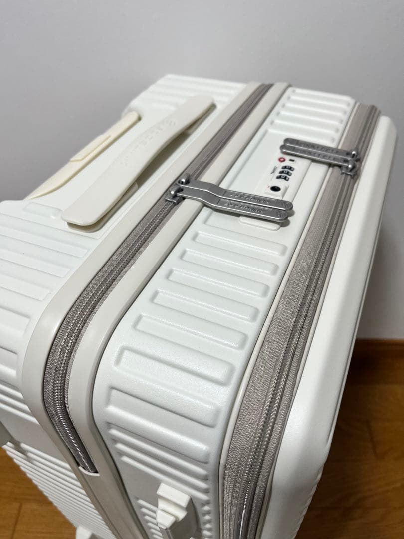 未使用品　EDGELINK スーツケース Mサイズ 52Ｌ