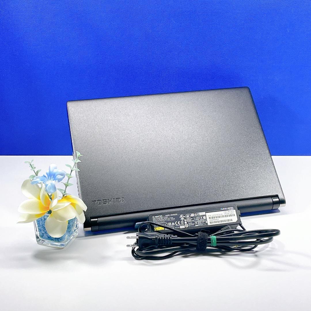 すぐ使える！小型軽量✨Windows11✨快適SSD✨東芝カメラ付ノートパソコン