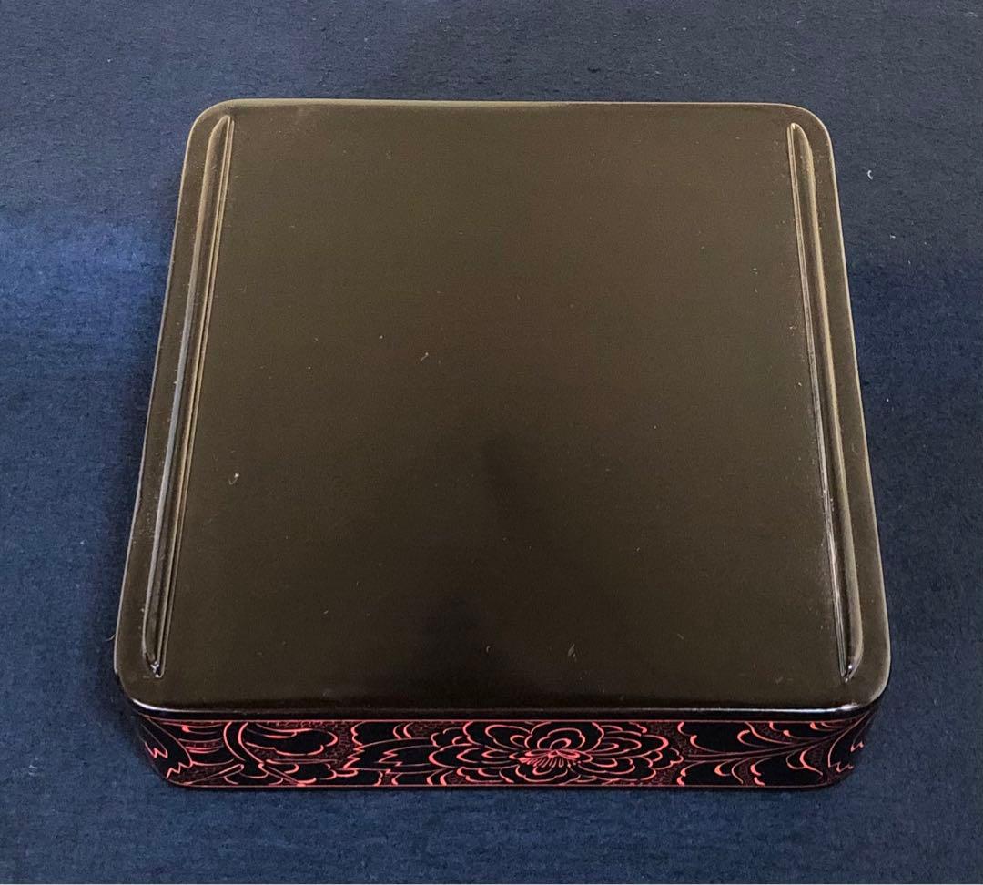 《レ》輪島塗 牡丹彫 四段重 替蓋付 木製漆器 木箱　251119え4