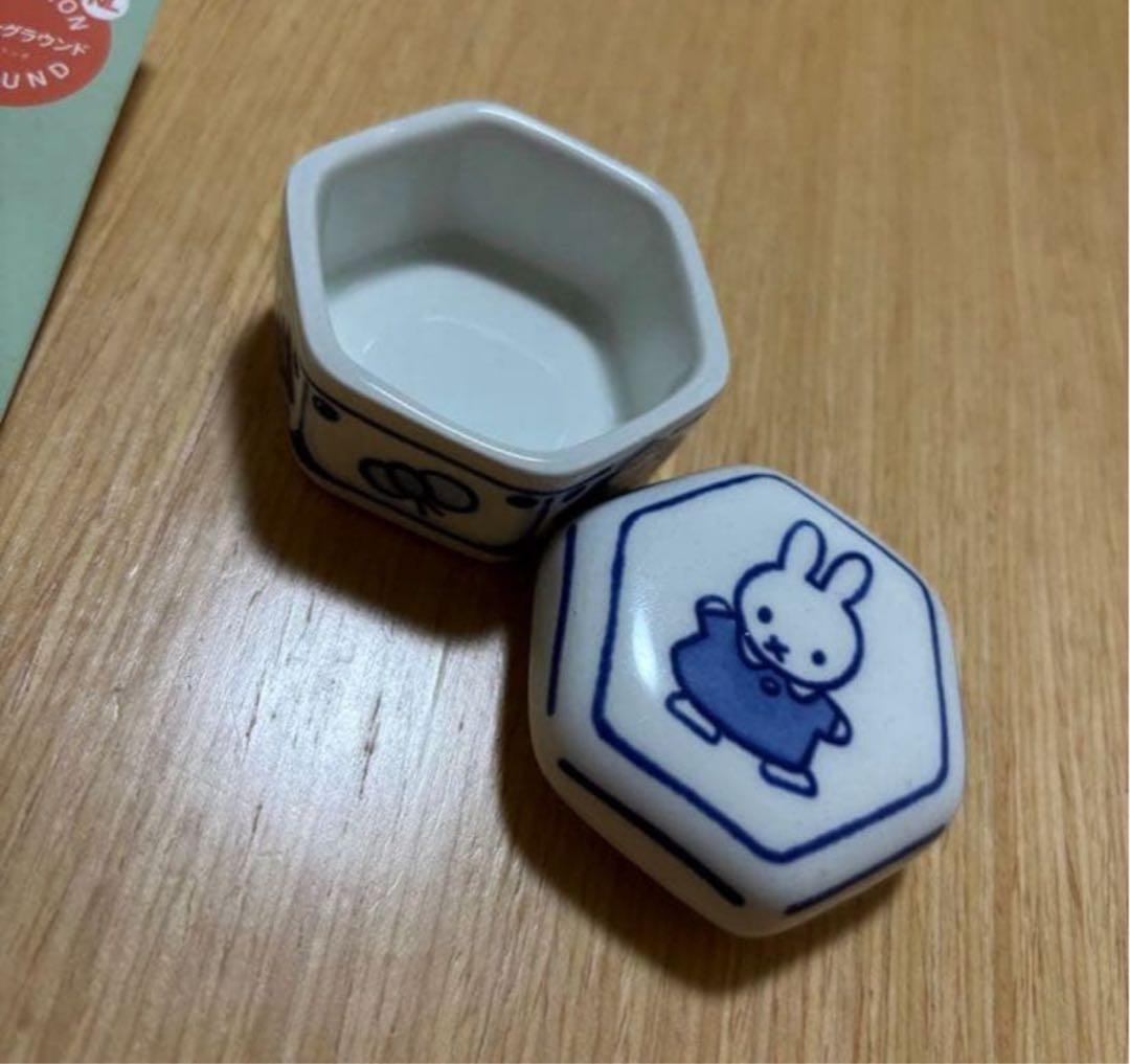 関西万博　ミッフィー オランダ館限定　ピンバッジ　　小物入れ