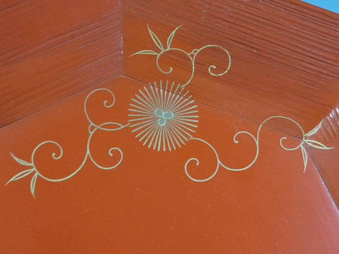 茶道具 木具師 橋村萬象 作 唐草蒔絵 朱八角盆 裏千家 淡々斎書