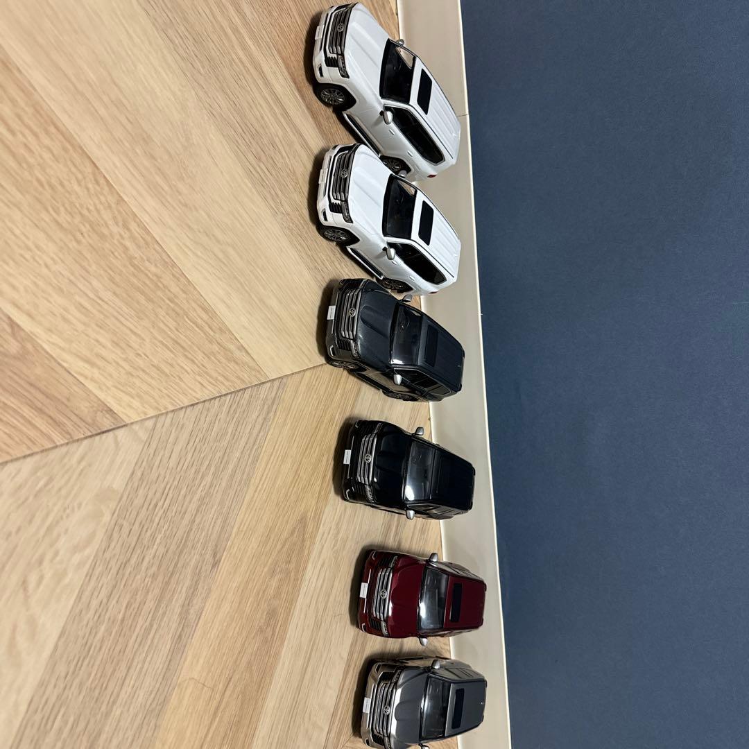 新型ランドクルーザー 300 色見本　ミニカー