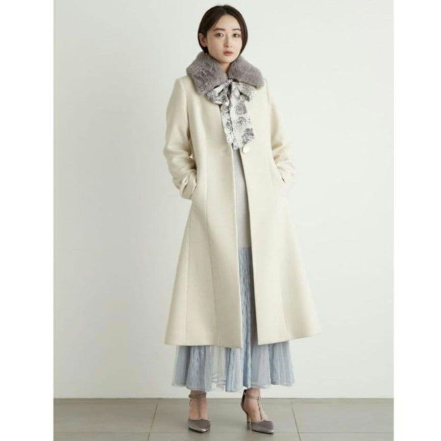 リリーブラウン　チェスターコート　アイボリー