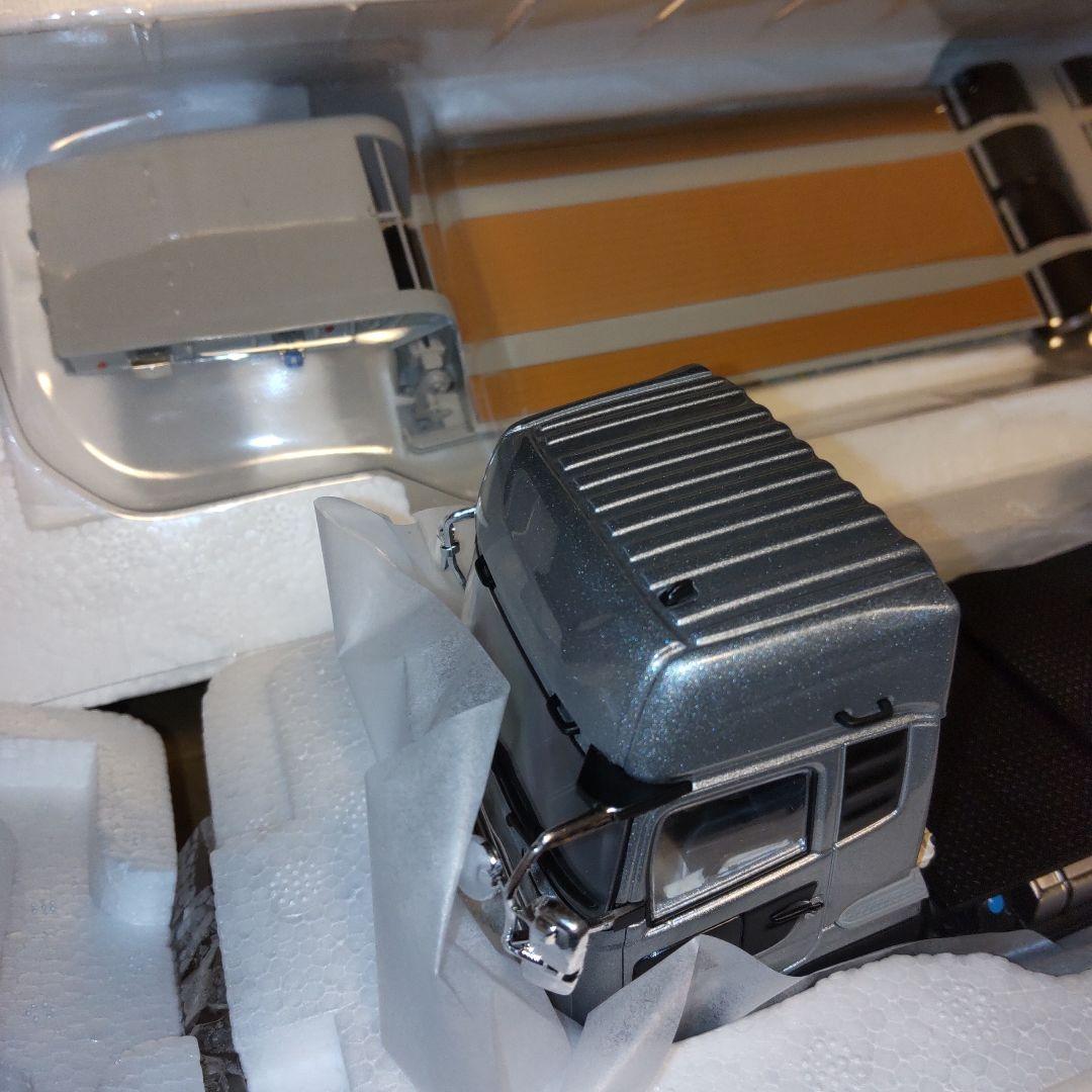 UDトラックスクオン クオン中底床重量物運搬トレーラーセット　　1/43