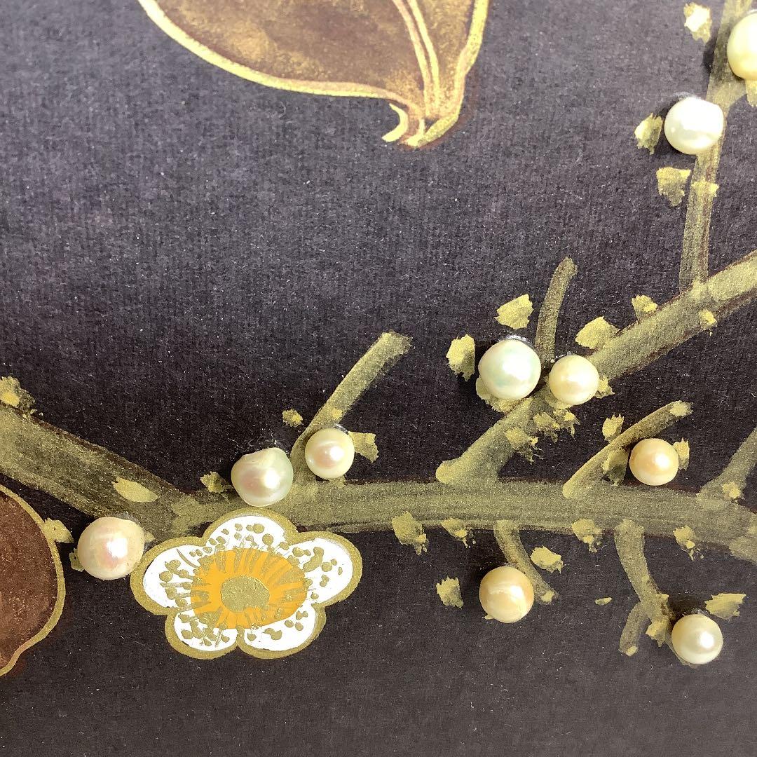 色紙　34個の天然真珠で飾られた　赤椿、白梅図